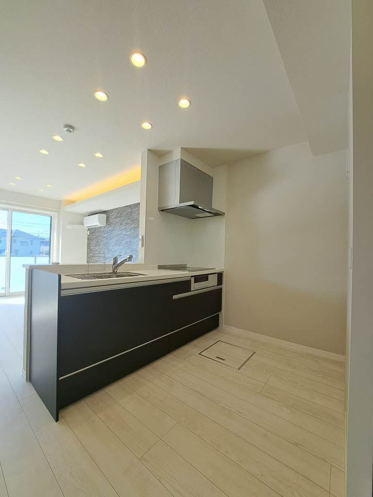 メーデン・コート 101号-8