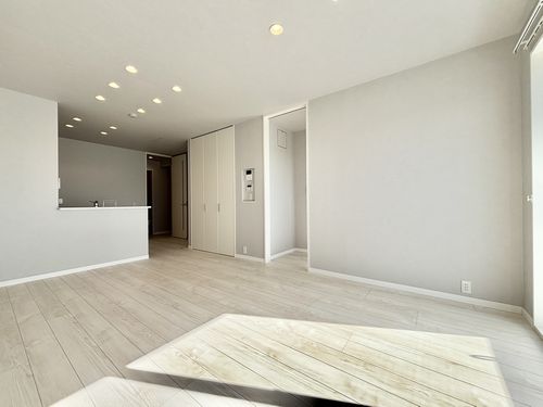 メーデン・コート 205号-7