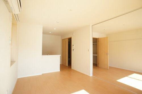 ヴィラ　ルミエール 105号-2