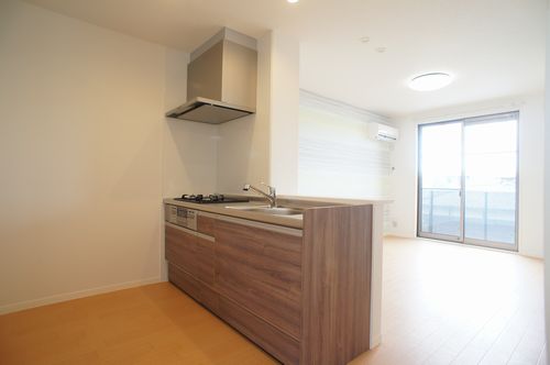 トロン・ルーチェ 203号-2