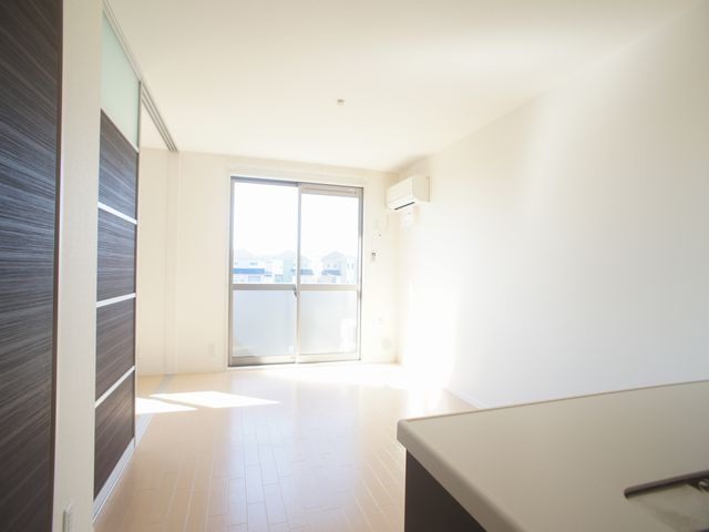 シャーメゾン吉沢 202号-3