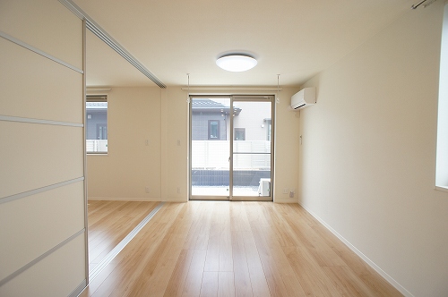 ロイヤルグリーン 103号-3