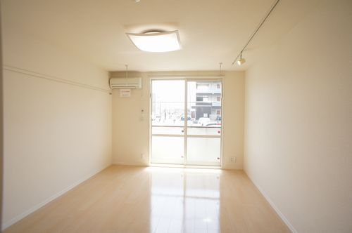 マストライフおもちゃのまちB 102号-4