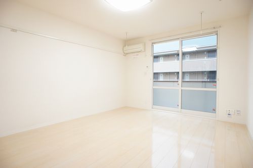 マストライフおもちゃのまちＤ 203号-3