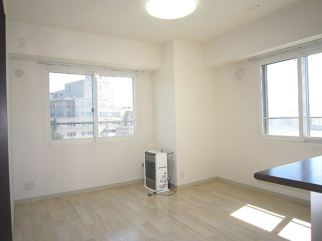 セーヌ　ラヴィ 302号-3