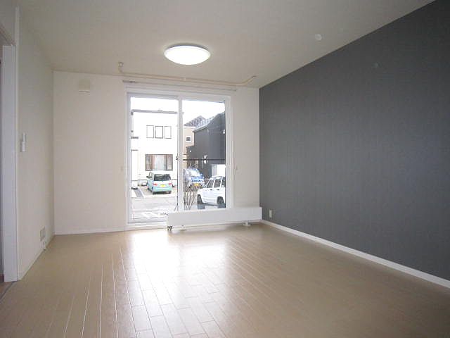 シャーメゾン　エヌ・エイチＣ 103号-2