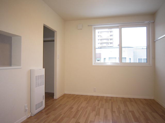 メゾンド・ラウラ 202号-4