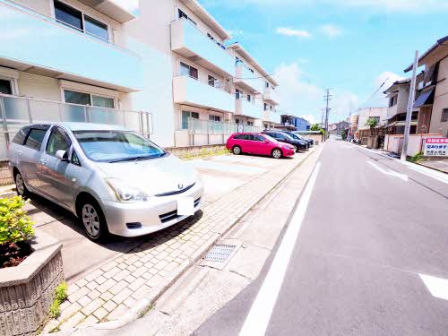 シャーメゾン鶴田 B102号-2