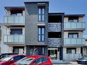 プレミアス安東