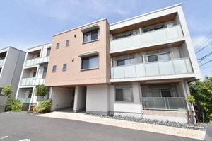 ファミーリエ塔塚