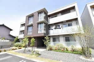 ファミーリエ塔塚