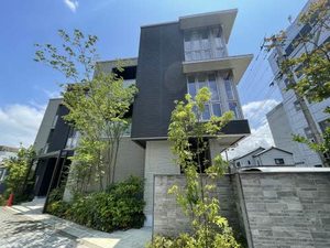 ＢＥＲＥＯ駅東