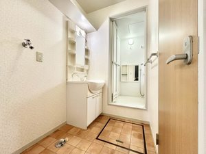 ファミール羽根 C102号-13