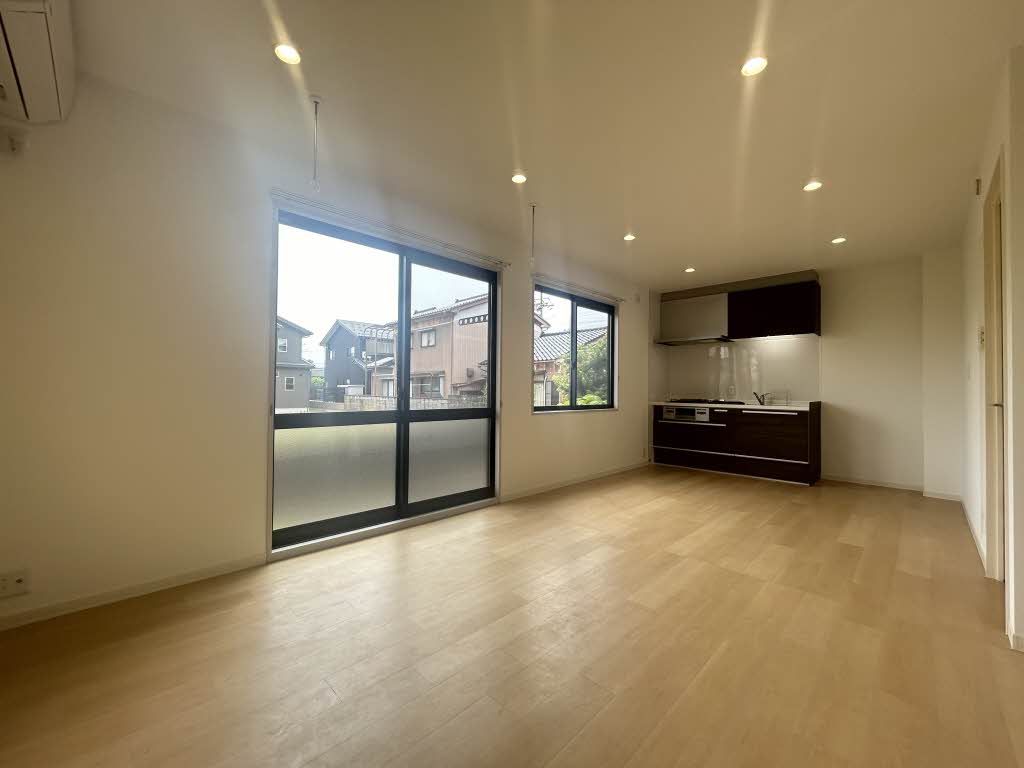 メゾン・ラフィーネ A102号-3