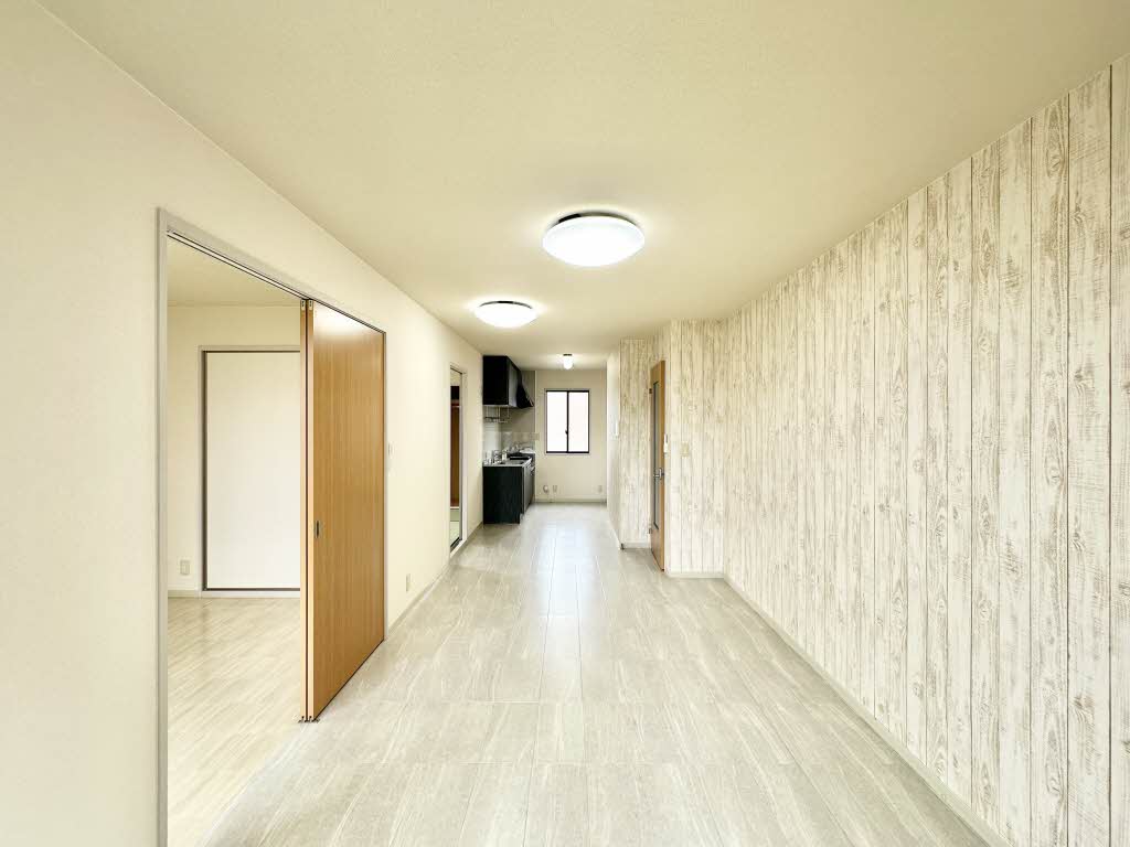 ファミール羽根 C102号-2