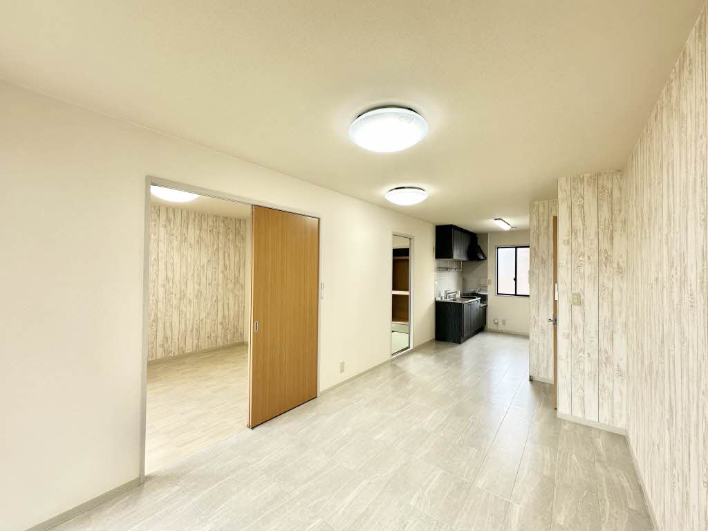 ファミール羽根 C102号-3