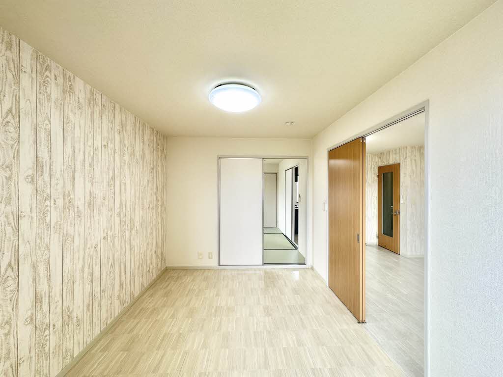 ファミール羽根 C102号-8