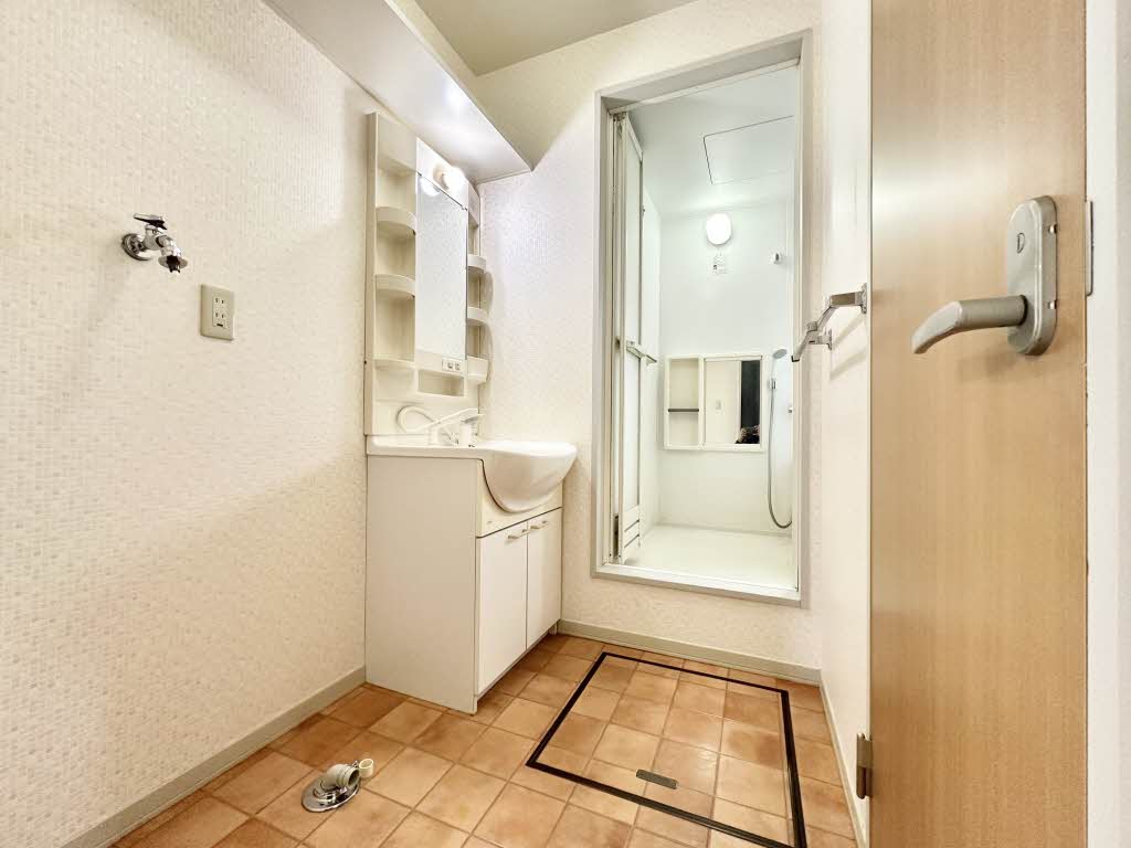 ファミール羽根 C102号-13