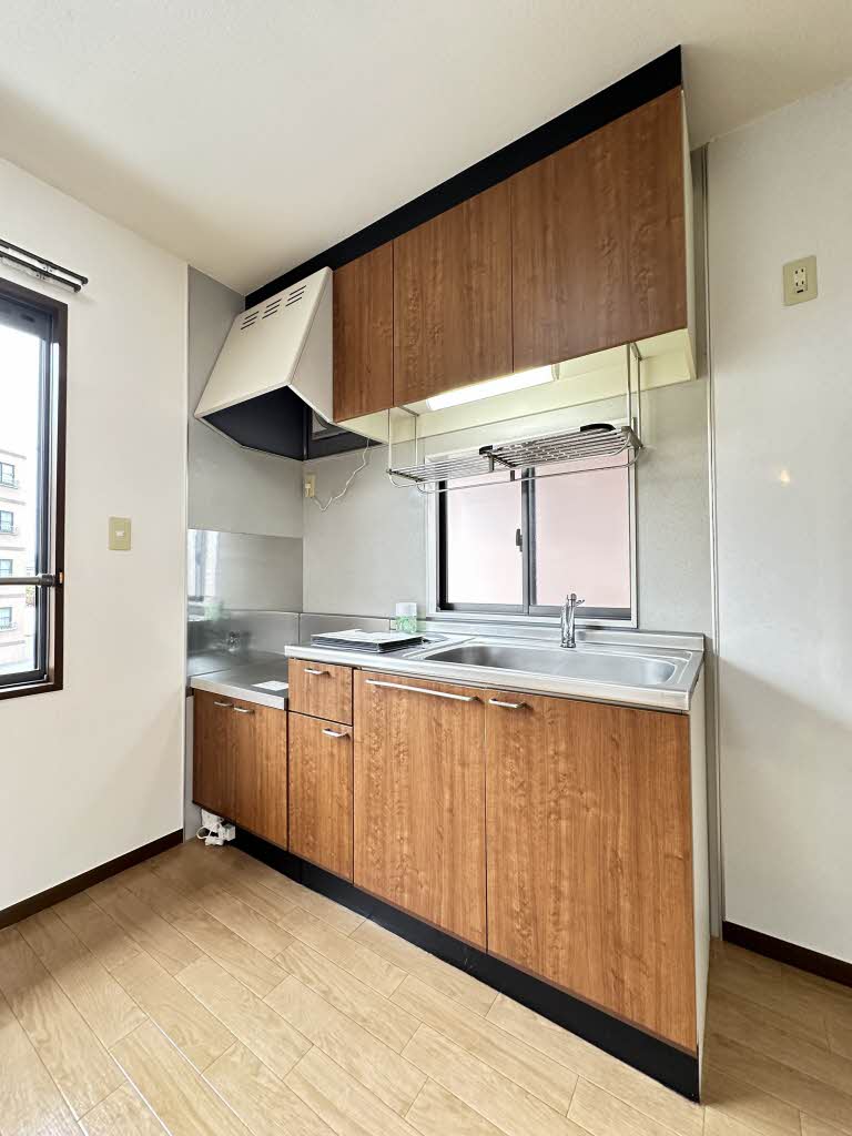 シャーメゾンブロード B202号-5