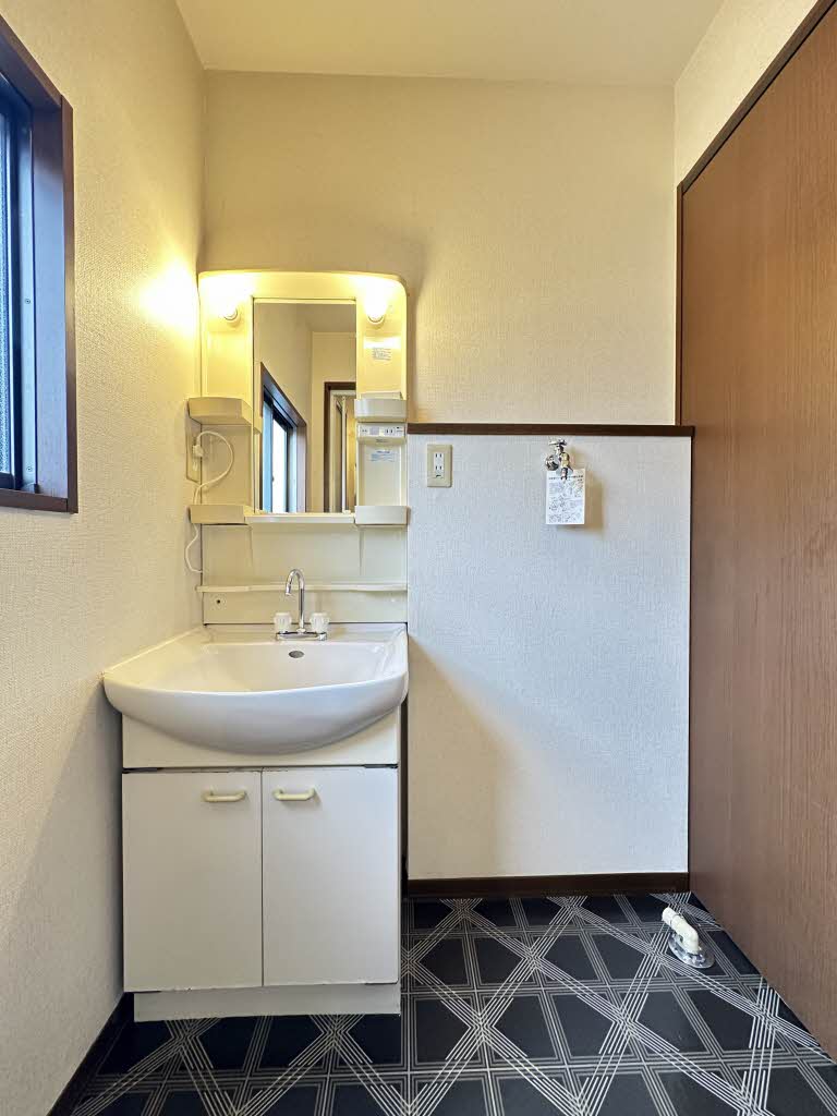 シャーメゾンブロード B202号-7