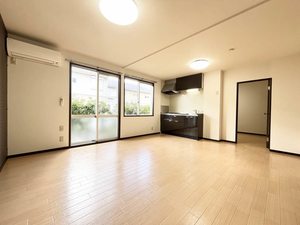 カーサ江島 B102号-3