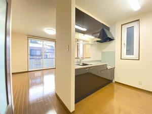 アザレアコート B102号-2