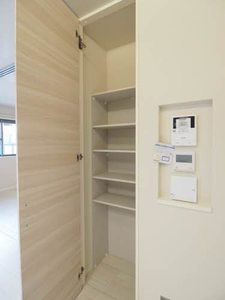 ヴィラ　フロイデ 0102号-8