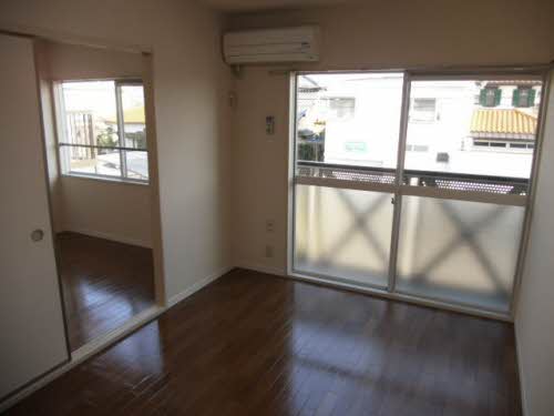 コートビレッジジュン E201号-4