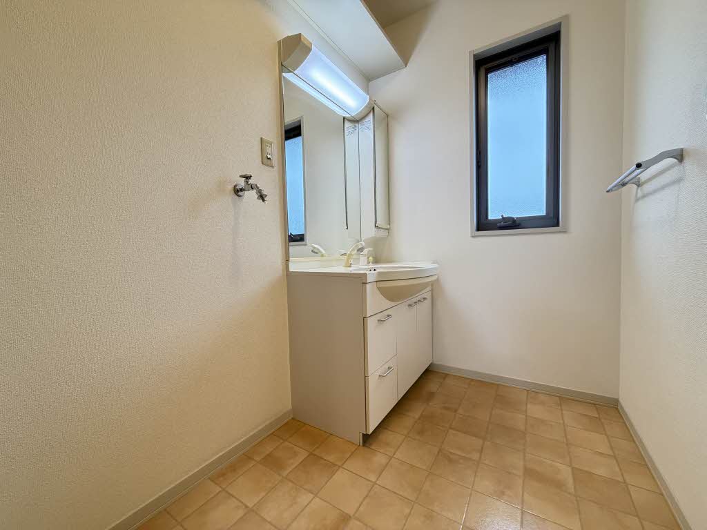 プチハイム山室 0202号-6