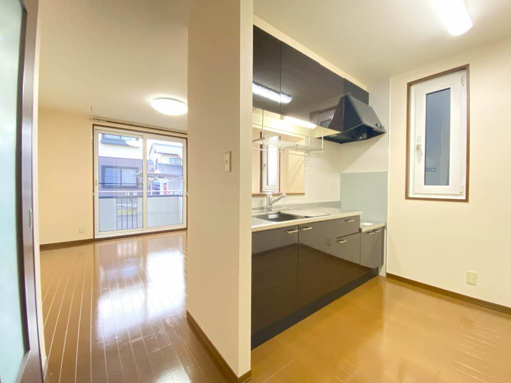 アザレアコート B102号-2