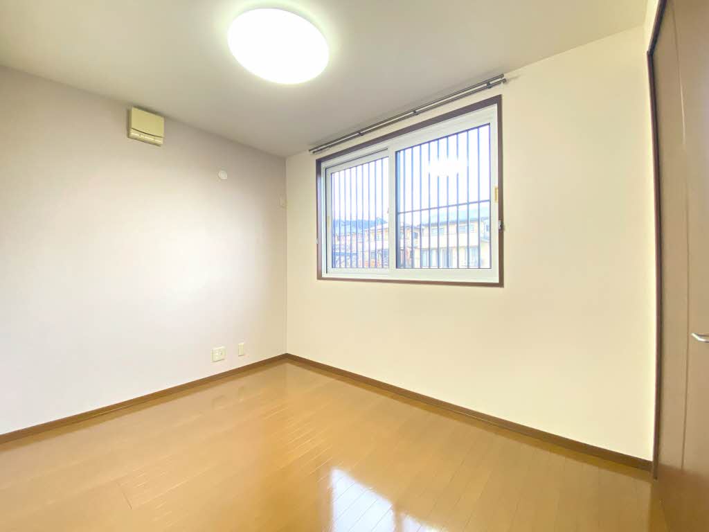 アザレアコート B102号-5