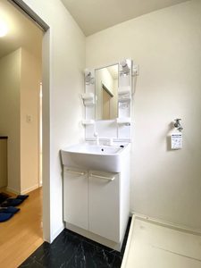 ＬＩＢＥＲＴＹ　ＩＷＡＭＯＴＯ B101号-8