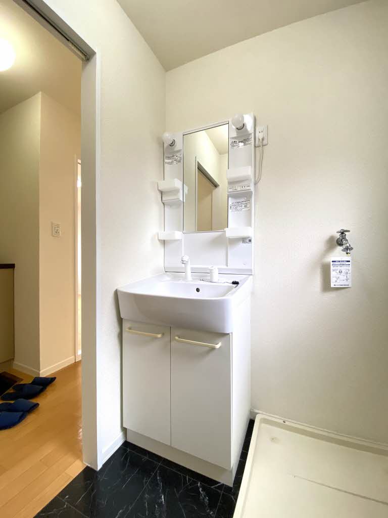 ＬＩＢＥＲＴＹ　ＩＷＡＭＯＴＯ B101号-8