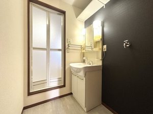 パインクレスト A203号-11