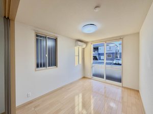 チャーリーズ B102号-3