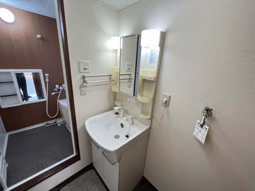 パインクレスト A201号-8