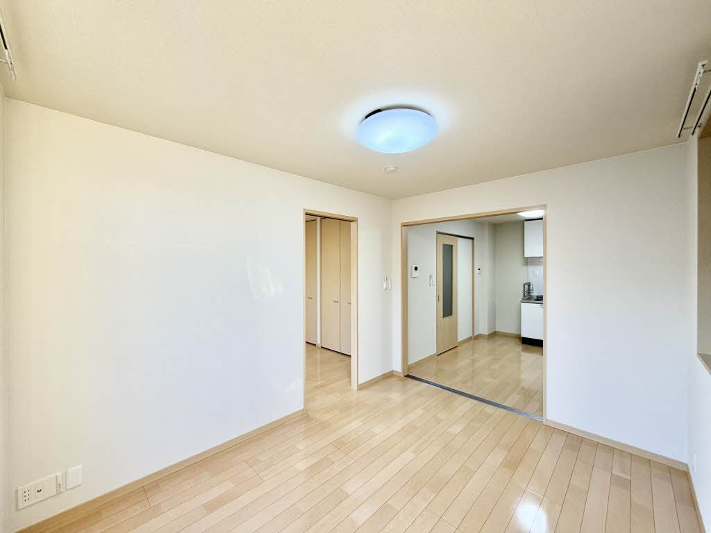 チャーリーズ B102号-2