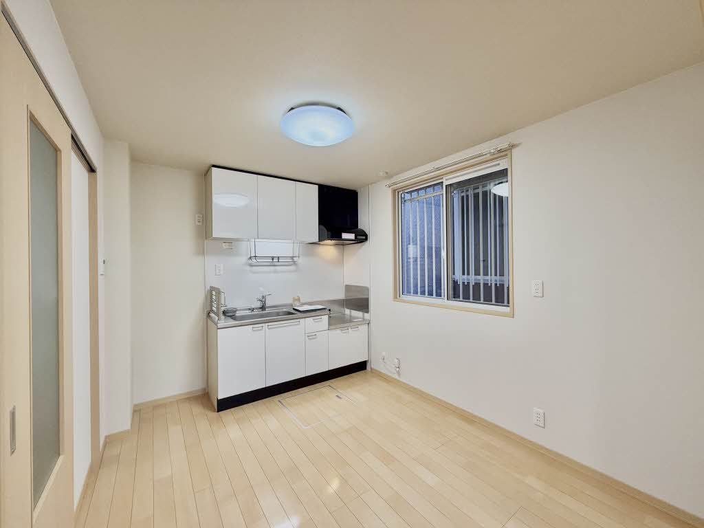 チャーリーズ B102号-5