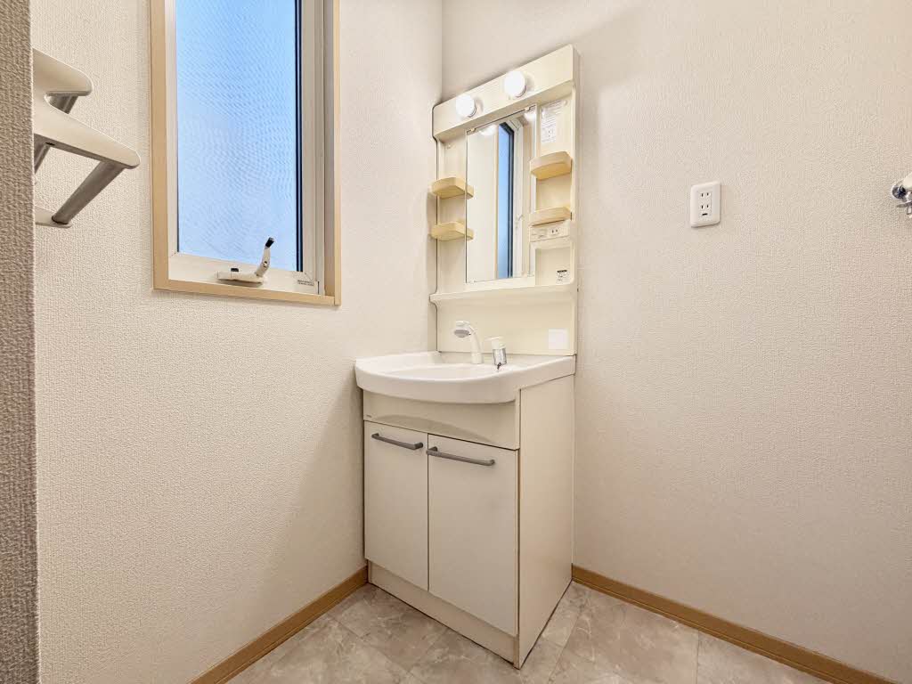 チャーリーズ B102号-10