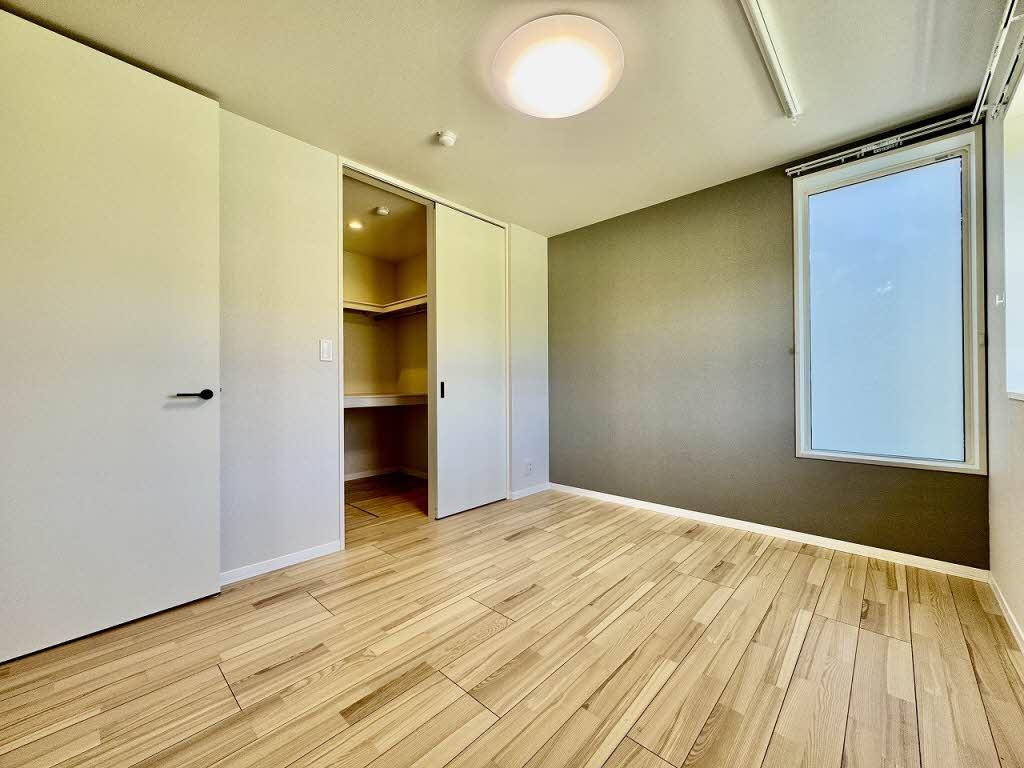 Ｐｒｏｍｅｎａｄｅ西草深 0102号-3