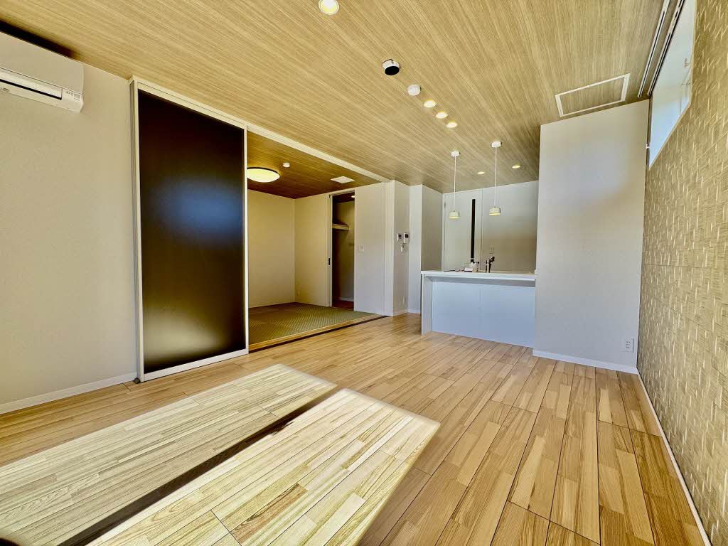 Ｐｒｏｍｅｎａｄｅ西草深 0202号-2