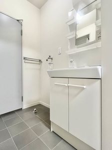 リラ　タカダ 0102号-8