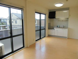 リバーサイド１６ A202号-3