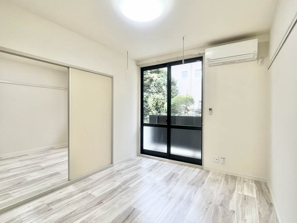 リラ　タカダ 0102号-2