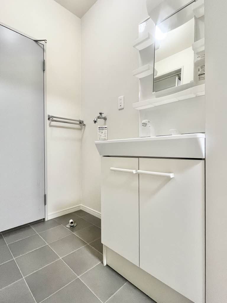 リラ　タカダ 0102号-8