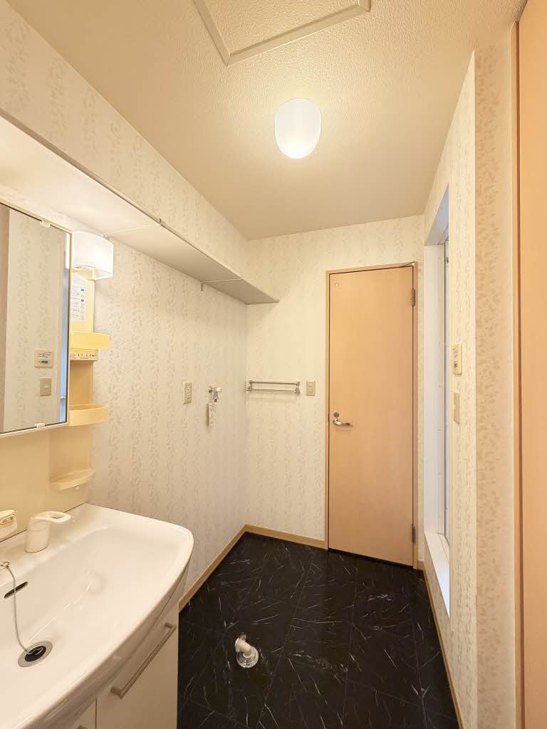 シャローム本郷 C102号-10