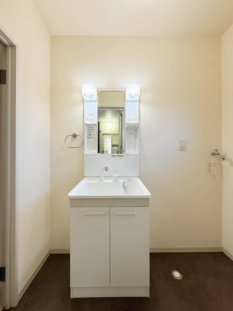 コート岡田屋 E202号-12