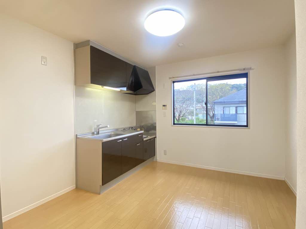 ルネエマール B201号-2