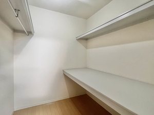 ファミーユ香貫 A101号-11