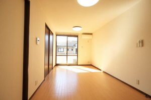 ロイヤルステージ阿倉川 E202号-2